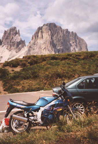 Suzuki GS 500 auf der Sella Ronda