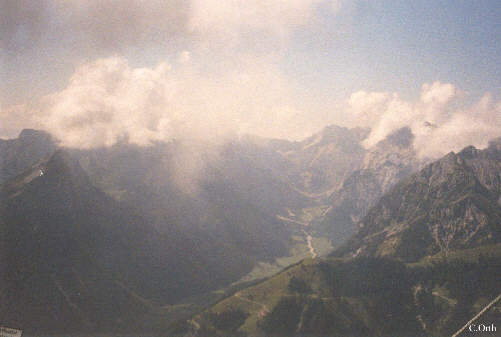 Blick Richtung Gramai-Alm vom Gipfel