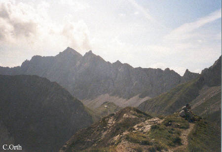Gipfelblick zur Lamsenjochhütte